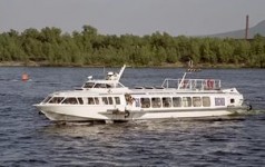 В Сарапуле приостанавливаются пассажирские перевозки через реку Кама