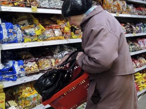 Бедным россиянам хорошая еда не нужна: правительство проанализировало итоги «антисанкций»