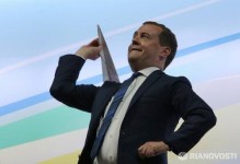 Медведев расписался в бессилии, заявив, что увеличение зарплат и пенсий обанкротит страну