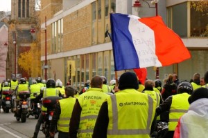 «Желтые жилеты» пообещали вывести миллион на улицы Парижа