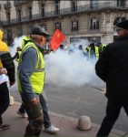 Тяжелая военная техника вышла на улицы Франции из-за протестов «желтых жилетов»