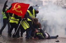 Более 40 тысяч человек приняли участие в протестах во Франции