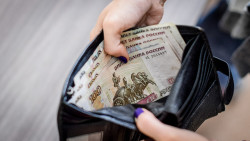 Закредитованы по уши: в среднем каждый житель Удмуртии должен банкам 103276 рублей
